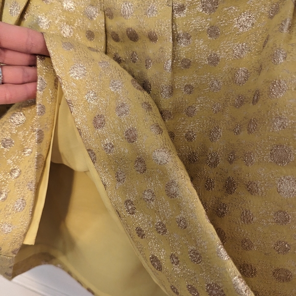 Loft yellow shimmer polka dot pleated skirt  Size 0 - Picture 5 of 5